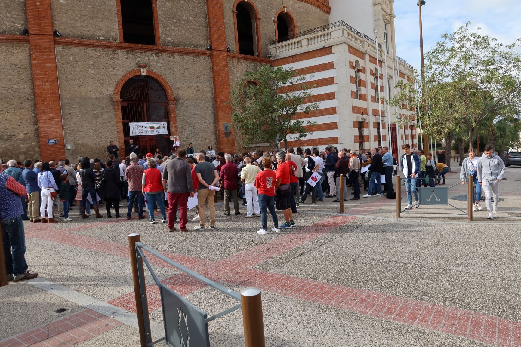 un groupe de personnes